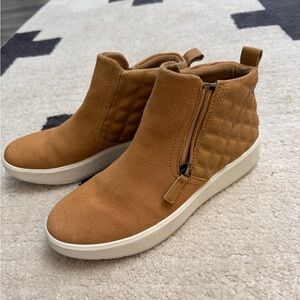 Clarks Tan Ankle Boots with Comfort Lining